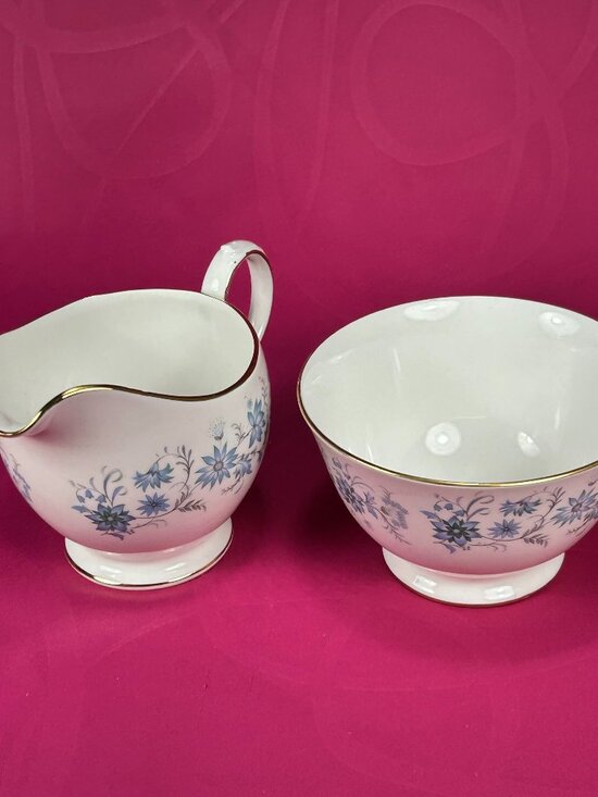 beautiful Colclough bone china creamer & sugar bowl set - Picture 1 of 7
